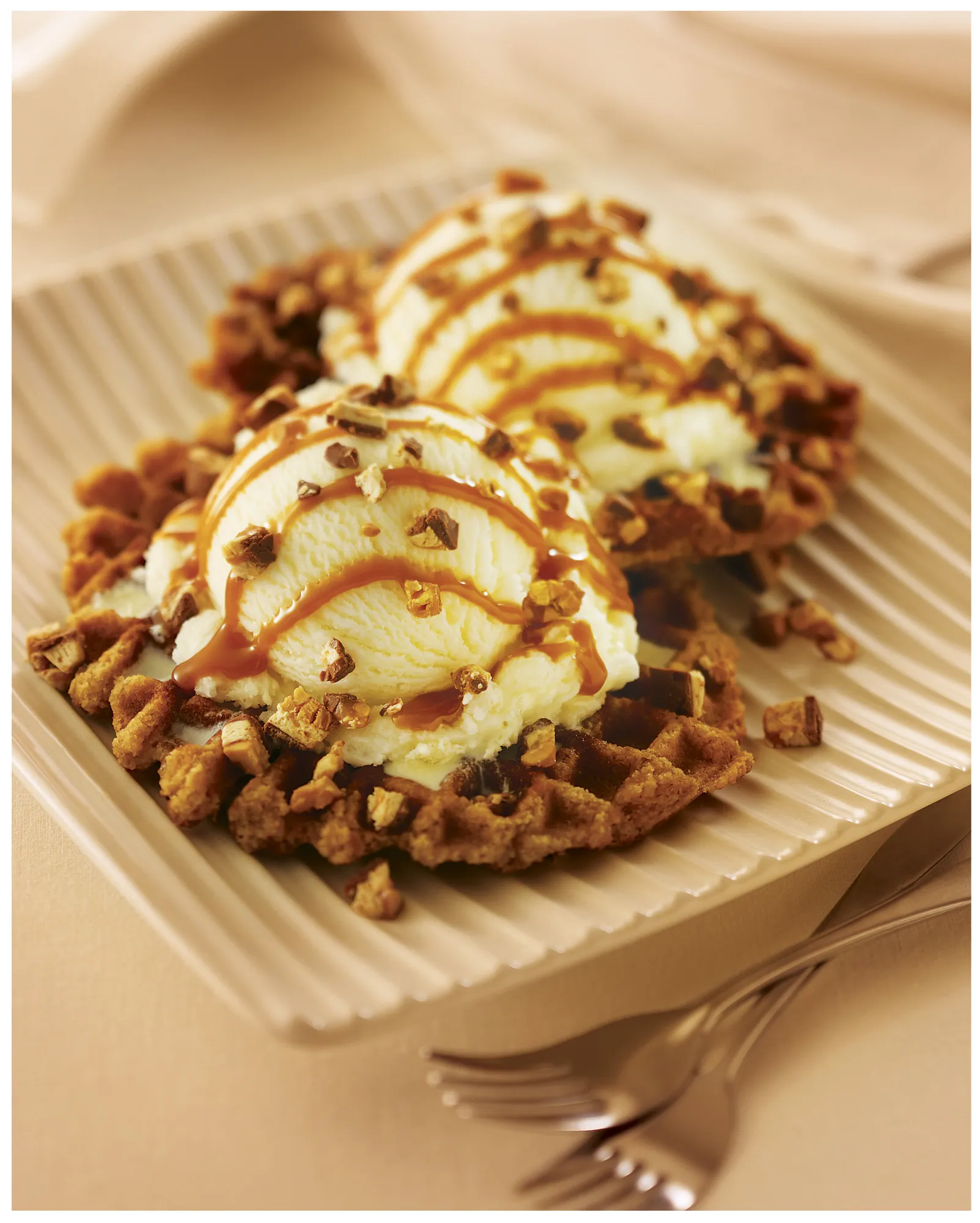snicker_s-waffle-cookie-sundae marsfoodservices image